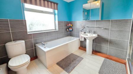 3 bedroom Detached house for sale in High Street, Billinghay, LN4