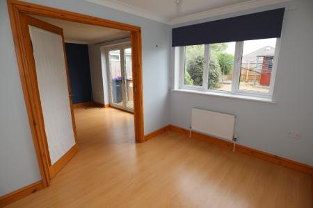 3 bedroom Semi-detached house to let in Meadowbrook, Ruskington, NG34