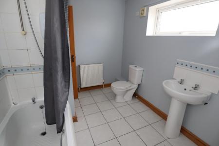 3 bedroom Semi-detached house to let in Meadowbrook, Ruskington, NG34