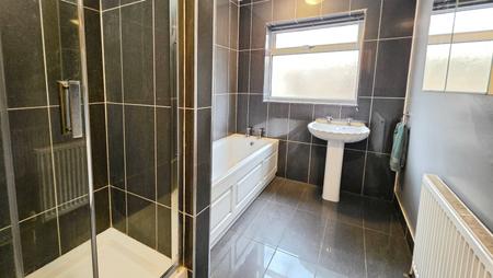 3 bedroom Detached house for sale in The Lea, Leasingham, NG34