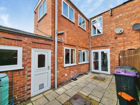 2 bedroom Terraced House for sale in West Banks, Sleaford, NG34