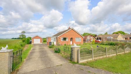 3 bedroom Detached bungalow for sale in Cul De Sac, Stickford, PE22