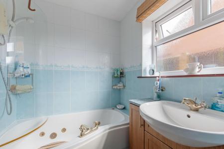 2 bedroom Detached bungalow for sale in Station Road, Willoughby, LN13