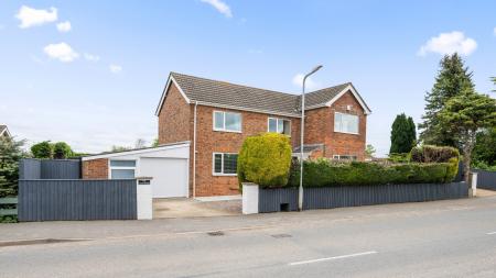4 bedroom Detached house for sale in Station Road, Willoughby, LN13