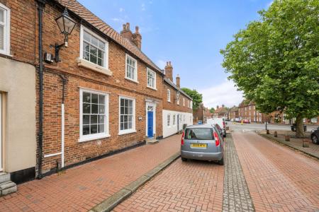 3 bedroom Terraced House for sale in West Street, Horncastle, LN9