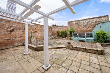 3 bedroom Terraced House for sale in West Street, Horncastle, LN9