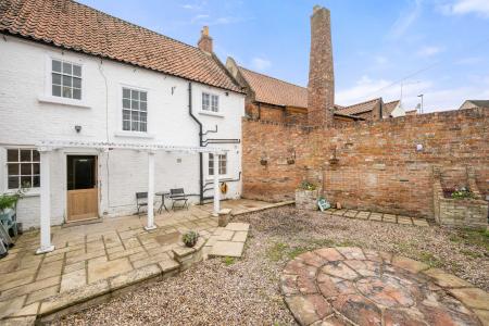 3 bedroom Terraced House for sale in West Street, Horncastle, LN9