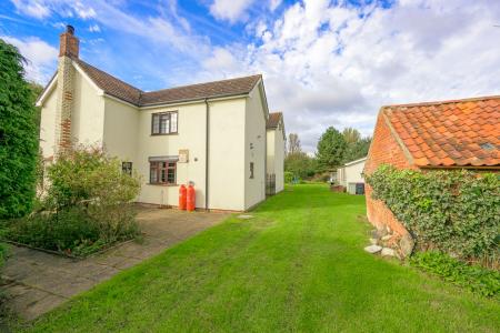 4 bedroom Detached house for sale in Poppy Pole Lane, Stickford, PE22