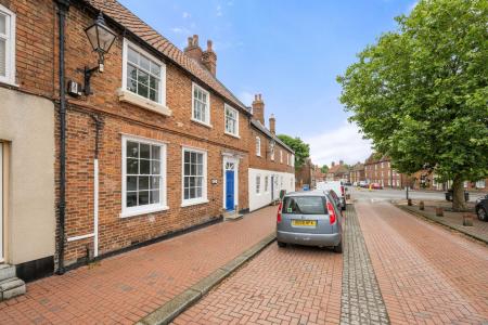 3 bedroom Terraced House for sale in West Street, Horncastle, LN9