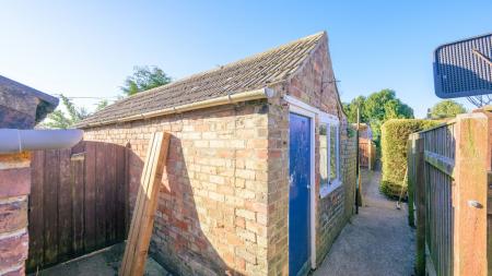 3 bedroom Terraced House for sale in Hamilton Road, Alford, LN13