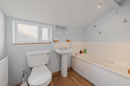 3 bedroom Terraced House for sale in Hamilton Road, Alford, LN13