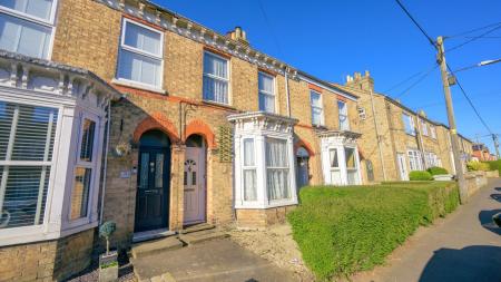 3 bedroom Terraced House for sale in Hamilton Road, Alford, LN13