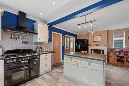 5 bedroom Detached house for sale in Horncastle Road, Woodhall Spa, LN10