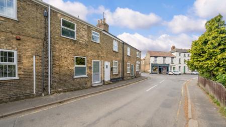 2 bedroom Terraced House for sale in Caroline Street, Alford, LN13