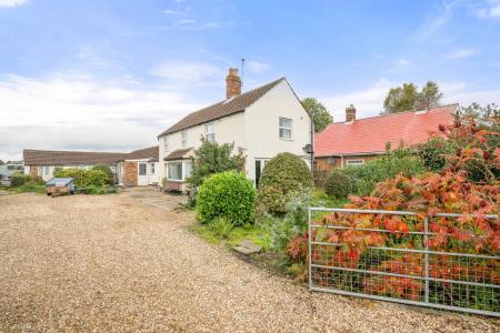 4 bedroom Detached house for sale in Fen Road, Stickford, PE22