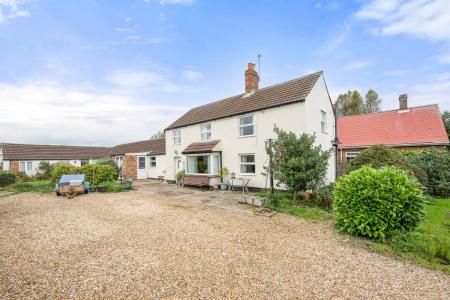 4 bedroom Detached house for sale in Fen Road, Stickford, PE22