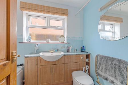 2 bedroom Detached bungalow for sale in Station Road, Willoughby, LN13