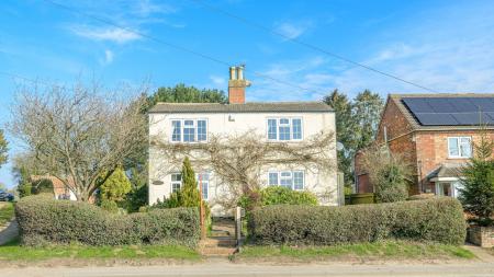 4 bedroom Detached house for sale in Main Road, East Keal, PE23