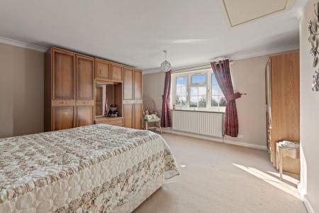 4 bedroom Detached house for sale in Main Road, East Keal, PE23