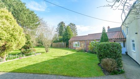 4 bedroom Detached house for sale in Main Road, East Keal, PE23