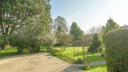 4 bedroom Detached house for sale in Main Road, East Keal, PE23