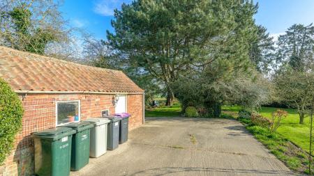 4 bedroom Detached house for sale in Main Road, East Keal, PE23