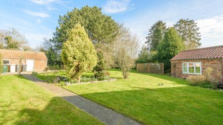 4 bedroom Detached house for sale in Main Road, East Keal, PE23