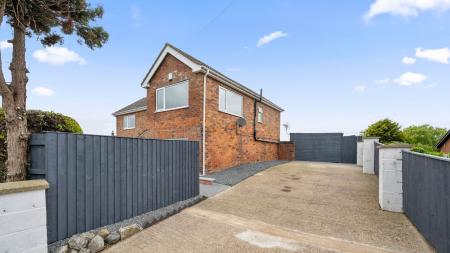 4 bedroom Detached house for sale in Station Road, Willoughby, LN13