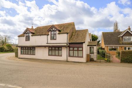 4 bedroom Detached house for sale in Main Road, Willoughby, LN13