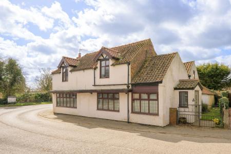 4 bedroom Detached house for sale in Main Road, Willoughby, LN13