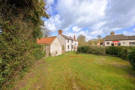 4 bedroom Detached house for sale in Main Road, Willoughby, LN13