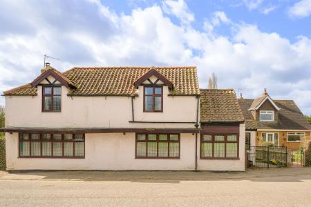 4 bedroom Detached house for sale in Main Road, Willoughby, LN13