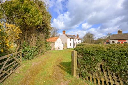 4 bedroom Detached house for sale in Main Road, Willoughby, LN13