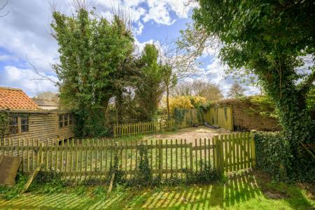 4 bedroom Detached house for sale in Main Road, Willoughby, LN13