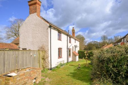 4 bedroom Detached house for sale in Main Road, Willoughby, LN13