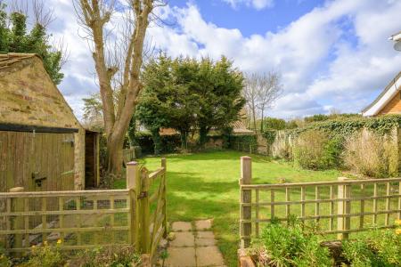 4 bedroom Detached house for sale in Main Road, Willoughby, LN13