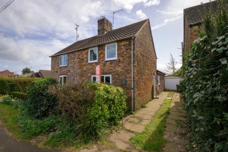 2 bedroom Semi-detached house for sale in Main Road, East Kirkby, PE23