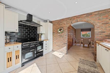 6 bedroom Detached house for sale in Cul De Sac, Stickford, PE22