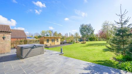 6 bedroom Detached house for sale in Cul De Sac, Stickford, PE22