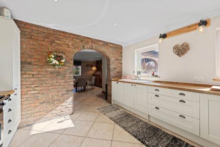 6 bedroom Detached house for sale in Cul De Sac, Stickford, PE22