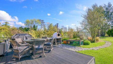 6 bedroom Detached house for sale in Cul De Sac, Stickford, PE22