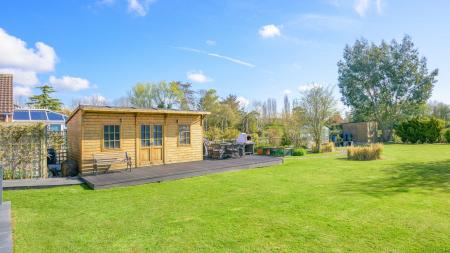 6 bedroom Detached house for sale in Cul De Sac, Stickford, PE22