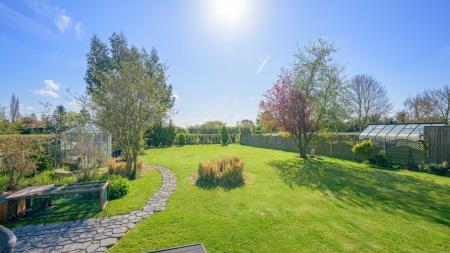 6 bedroom Detached house for sale in Cul De Sac, Stickford, PE22