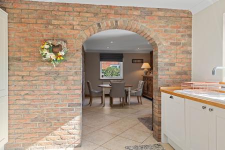 6 bedroom Detached house for sale in Cul De Sac, Stickford, PE22