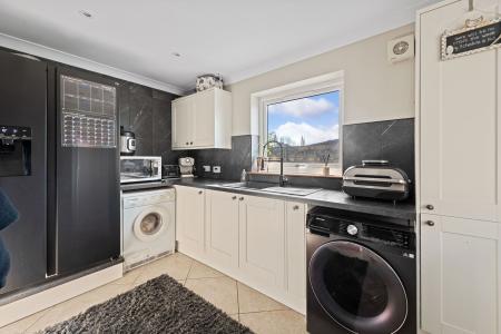 6 bedroom Detached house for sale in Cul De Sac, Stickford, PE22