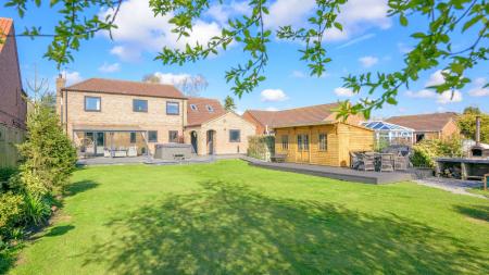 6 bedroom Detached house for sale in Cul De Sac, Stickford, PE22