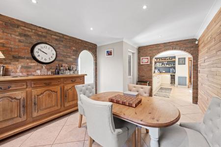 6 bedroom Detached house for sale in Cul De Sac, Stickford, PE22