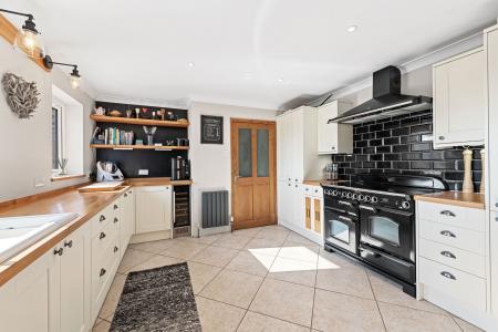 6 bedroom Detached house for sale in Cul De Sac, Stickford, PE22