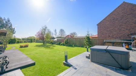 6 bedroom Detached house for sale in Cul De Sac, Stickford, PE22