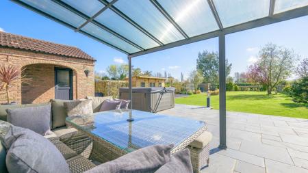 6 bedroom Detached house for sale in Cul De Sac, Stickford, PE22